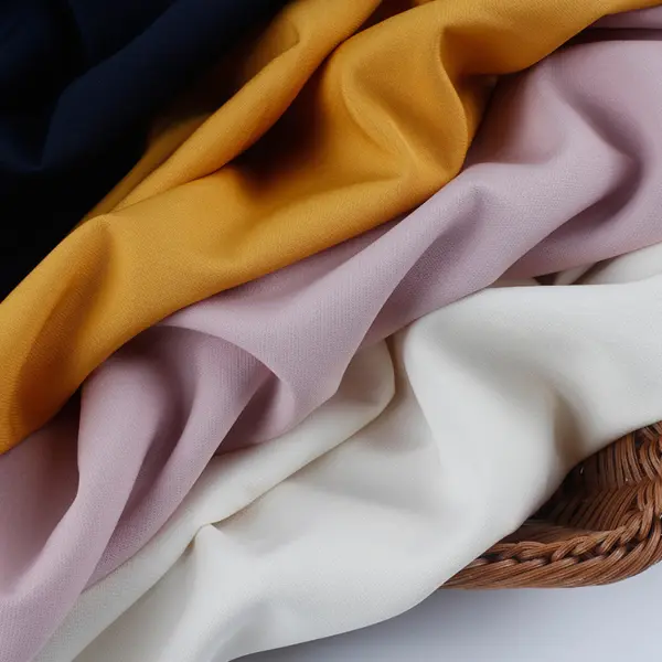Dvisluoksnis 4 krypčių tamprus audinys buvo techniškai patobulintas – naujoji „Nashe Textile“ kolekcija patraukia pramonės dėmesį
