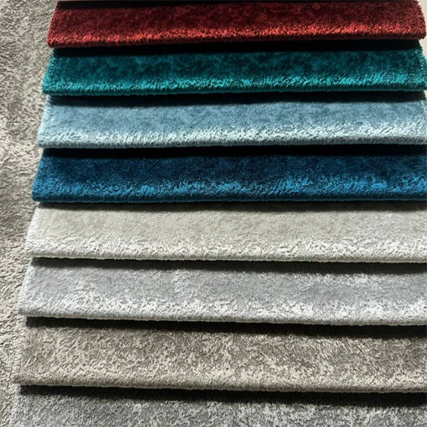 Blizgantis aksominis sofos audinys